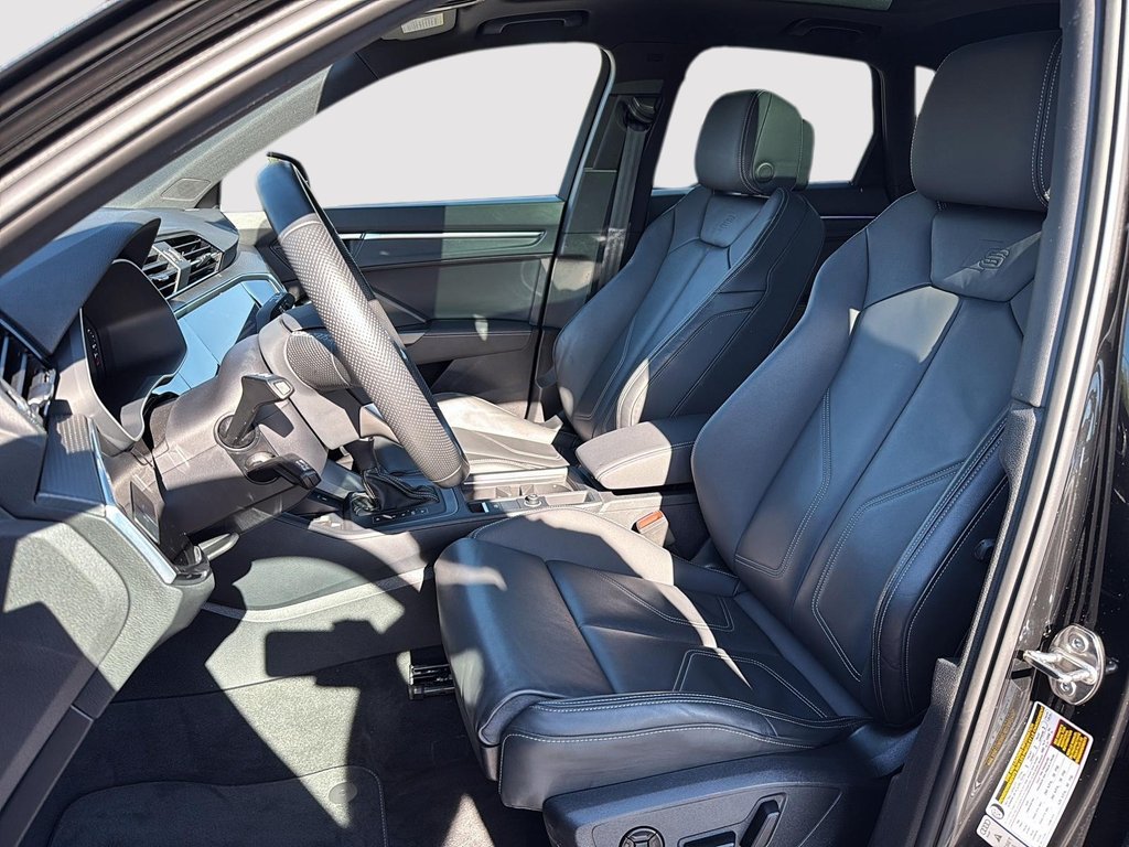 Audi Q3 Progressiv Quattro S-Line Black Optik 2024 à St-Jean-Sur-Richelieu, Québec - 9 - w1024h768px