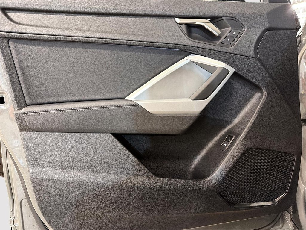 2024 Audi Q3 Komfort Quattro Black Optik in St-Jean-Sur-Richelieu, Quebec - 11 - w1024h768px
