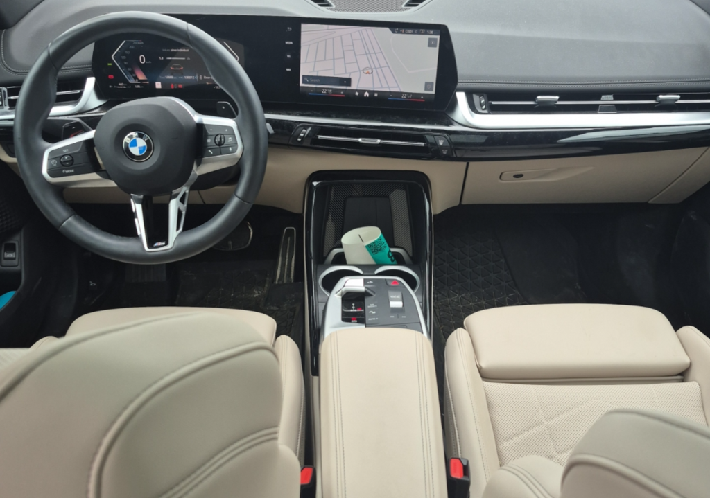 2025 BMW X1 xDrive28i M-SPORT in St-Jean-Sur-Richelieu, Quebec - 3 - w1024h768px