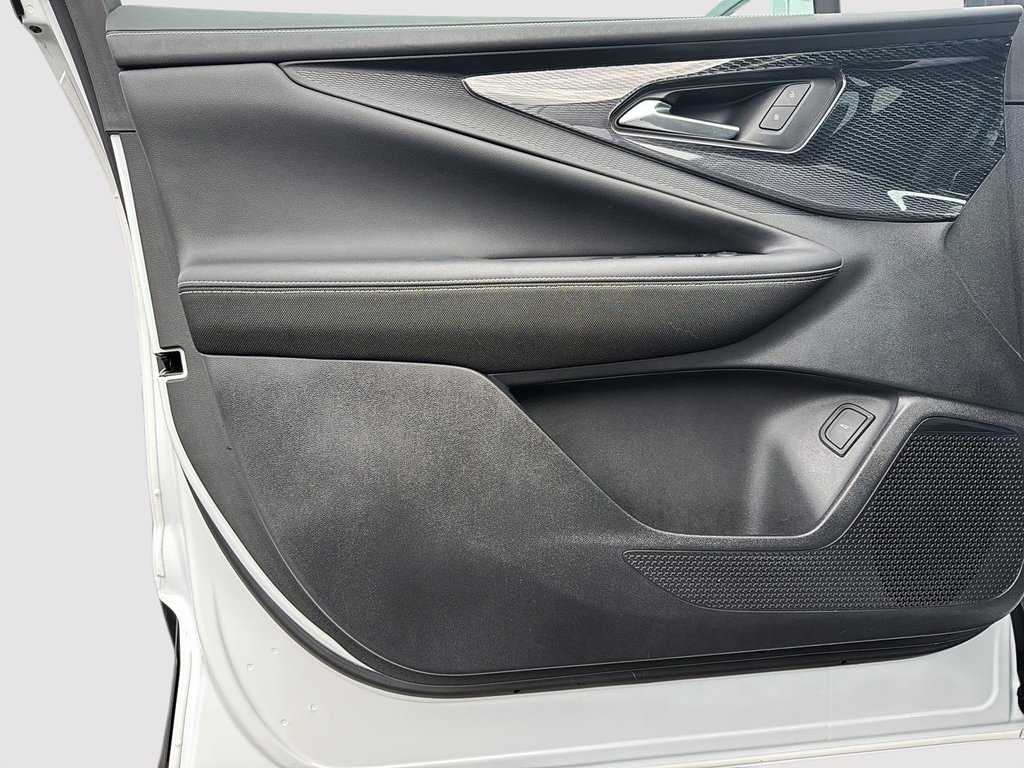 Chevrolet Blazer EV EAWD 2LT TOIT-PANORAMIQUE 2024 à St-Jean-Sur-Richelieu, Québec - 11 - w1024h768px