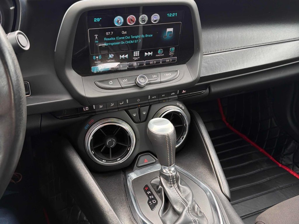 2018 Chevrolet Camaro CONVERTIBLE LT V6 in St-Jean-Sur-Richelieu, Quebec - 7 - w1024h768px