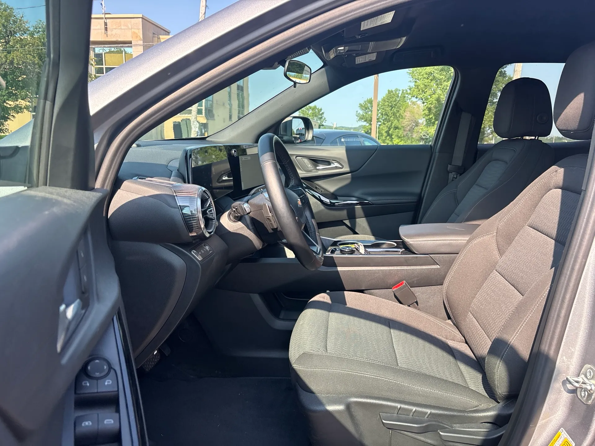 2026 Chevrolet Equinox 2LT AWD in St-Jean-Sur-Richelieu, Quebec - 2 - w1024h768px