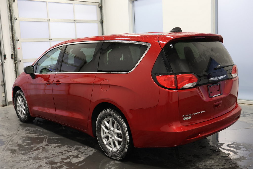 2024 Chrysler Grand Caravan SXT in Sherbrooke, Quebec - 5 - w1024h768px