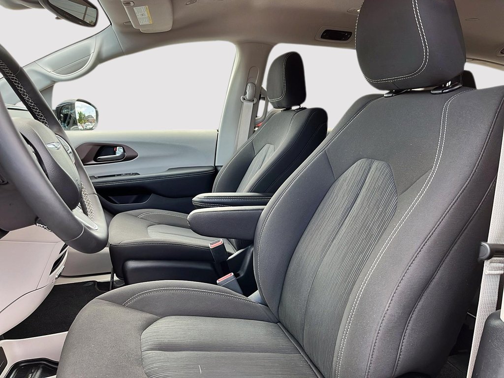 2024 Chrysler Grand Caravan SXT in St-Jean-Sur-Richelieu, Quebec - 9 - w1024h768px