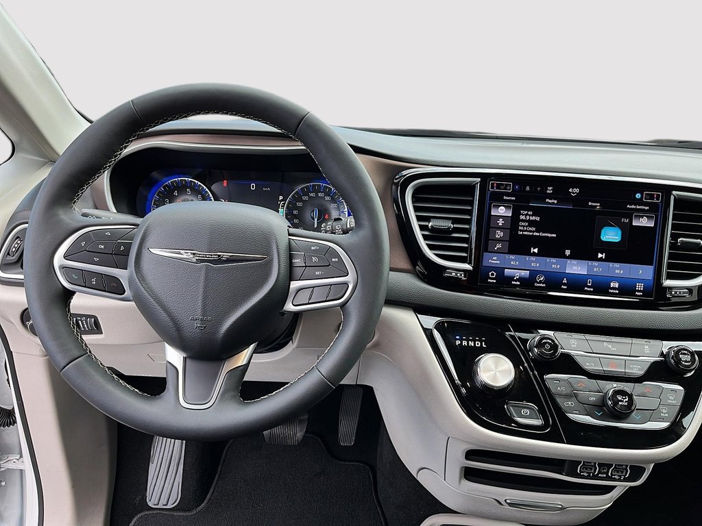 2024 Chrysler Grand Caravan SXT in St-Jean-Sur-Richelieu, Quebec - 10 - w1024h768px