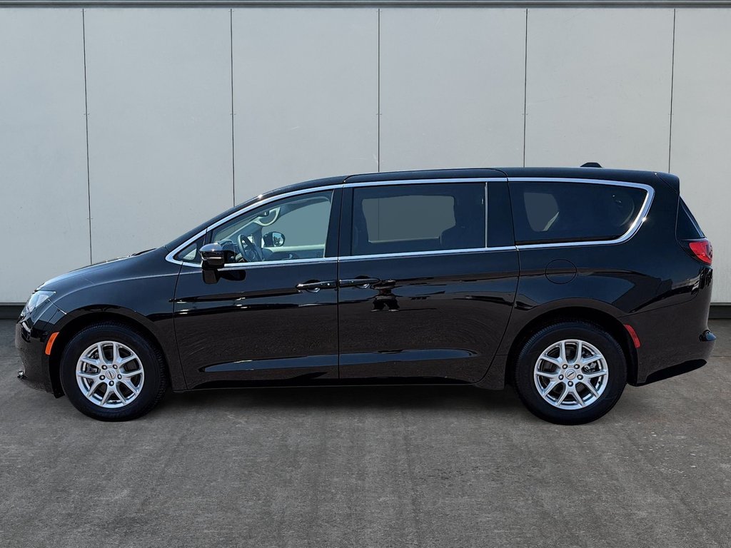 2024 Chrysler Grand Caravan SXT in St-Jean-Sur-Richelieu, Quebec - 5 - w1024h768px