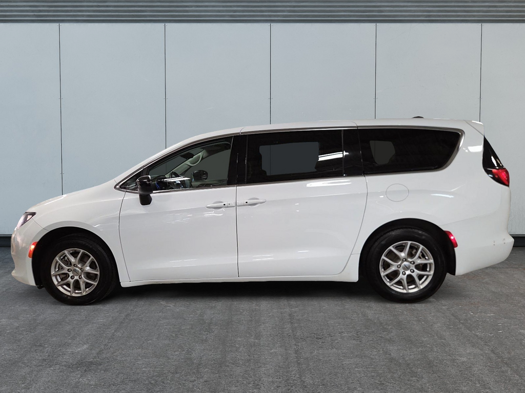 Chrysler Grand Caravan SXT 2024 à St-Jean-Sur-Richelieu, Québec - 3 - w1024h768px