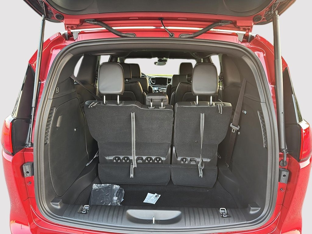 2025 Chrysler Grand Caravan SXT in St-Jean-Sur-Richelieu, Quebec - 6 - w1024h768px