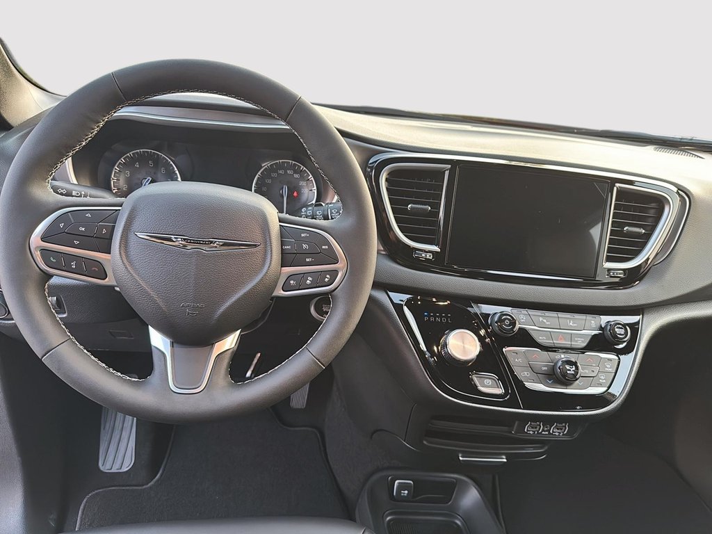2025 Chrysler Grand Caravan SXT in St-Jean-Sur-Richelieu, Quebec - 9 - w1024h768px