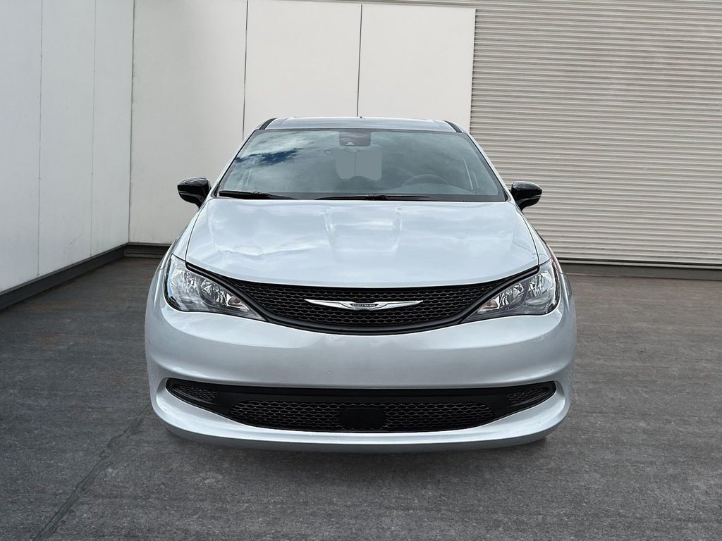 2026 Chrysler Grand Caravan SXT in Sherbrooke, Quebec - 2 - w1024h768px