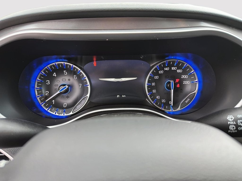 2026 Chrysler Grand Caravan SXT in Sherbrooke, Quebec - 11 - w1024h768px