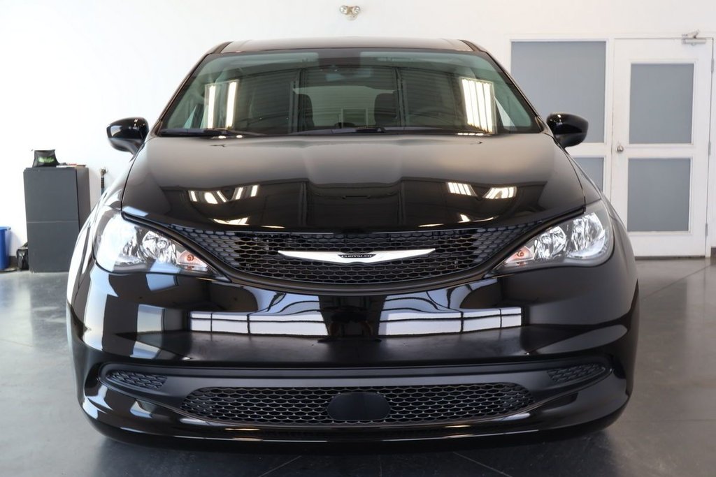 2026 Chrysler Grand Caravan SXT in Sherbrooke, Quebec - 3 - w1024h768px