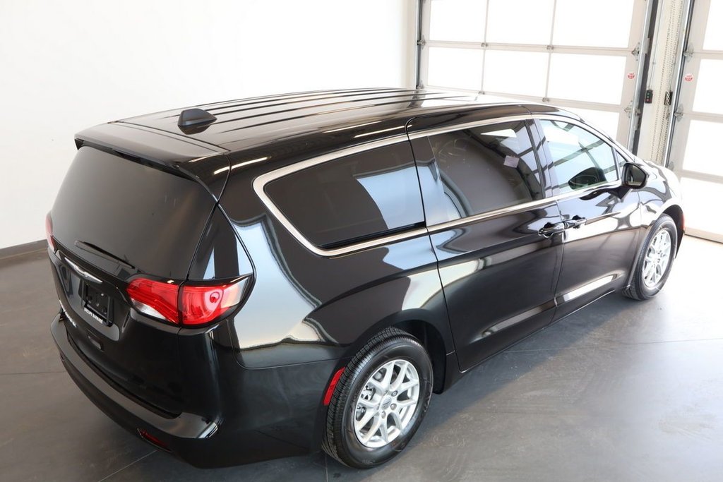 2026 Chrysler Grand Caravan SXT in Sherbrooke, Quebec - 5 - w1024h768px