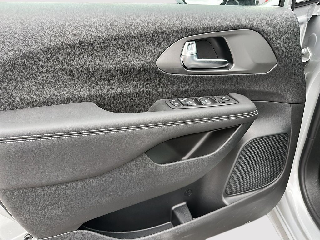 2026 Chrysler Grand Caravan SXT in St-Jean-Sur-Richelieu, Quebec - 15 - w1024h768px