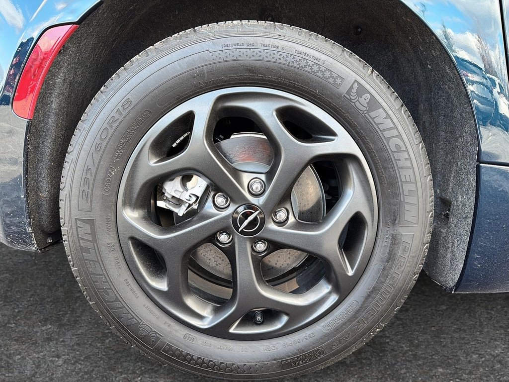 2023 Chrysler Pacifica Hybrid Touring L-6