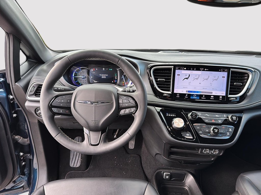 2023 Chrysler Pacifica Hybrid Touring L in St-Jean-Sur-Richelieu, Quebec - 10 - w1024h768px