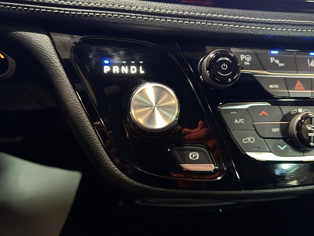 2023 Chrysler Pacifica Hybrid Touring L in St-Jean-Sur-Richelieu, Quebec - 15 - w1024h768px