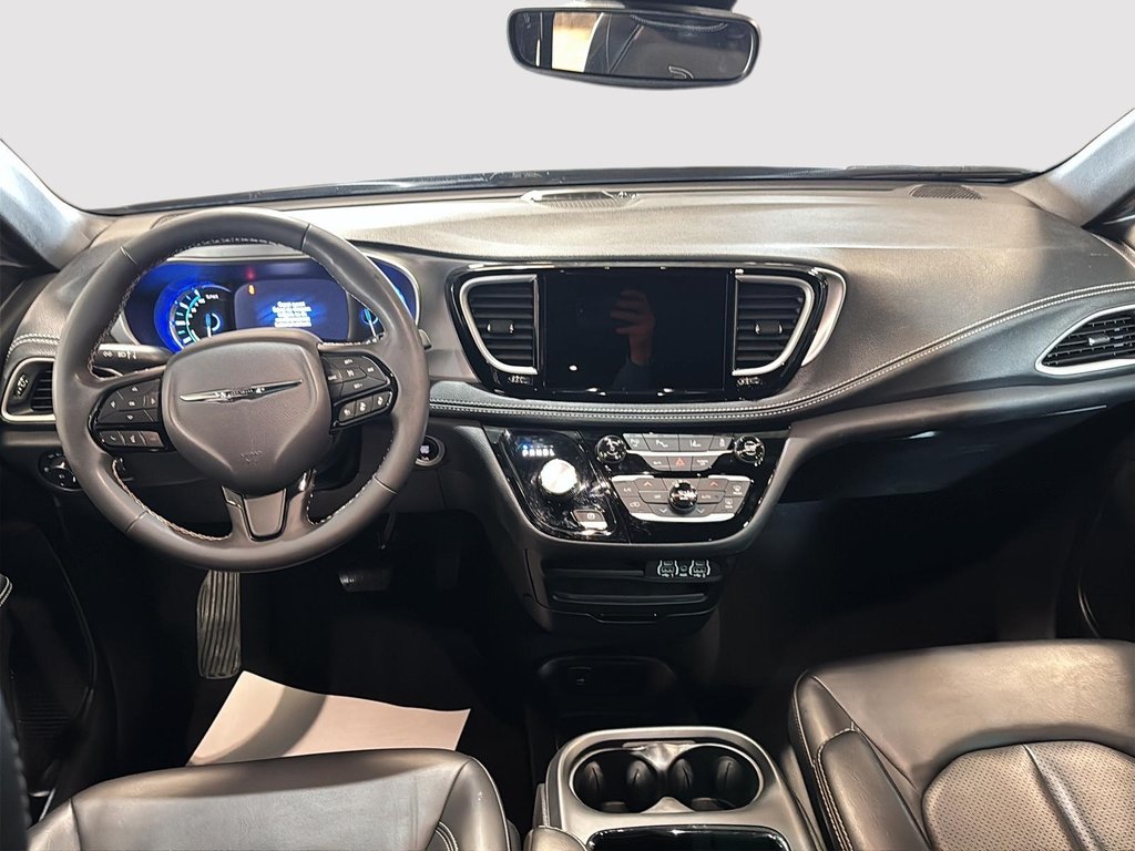 2023 Chrysler Pacifica Hybrid Touring L in St-Jean-Sur-Richelieu, Quebec - 10 - w1024h768px