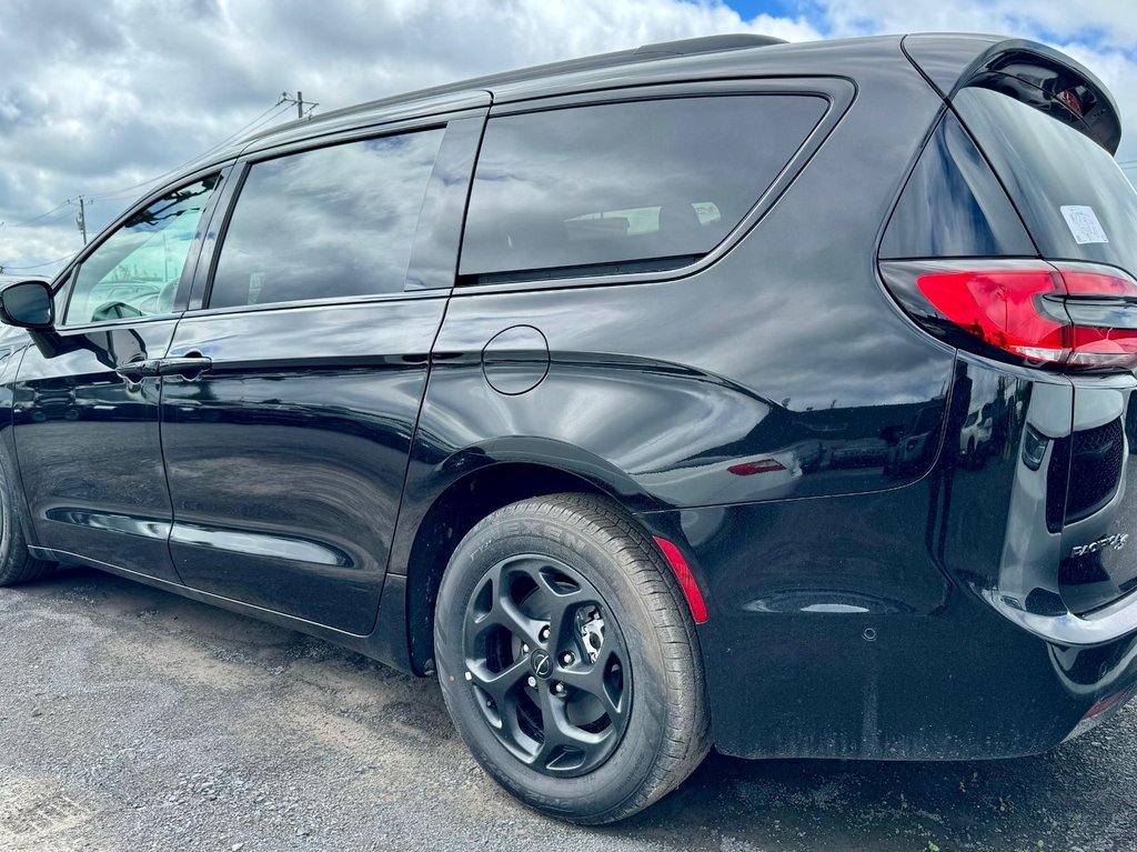 2024 Chrysler Pacifica Hybrid PREMIUM S APPEARANCE in St-Jean-Sur-Richelieu, Quebec - 6 - w1024h768px