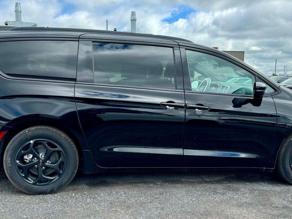 2024 Chrysler Pacifica Hybrid PREMIUM S APPEARANCE in St-Jean-Sur-Richelieu, Quebec - 4 - w1024h768px