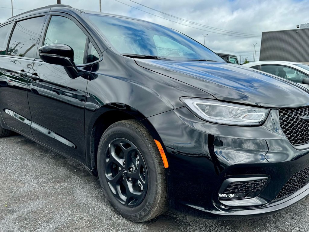 2024 Chrysler Pacifica Hybrid PREMIUM S APPEARANCE in St-Jean-Sur-Richelieu, Quebec - 3 - w1024h768px