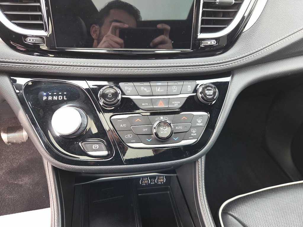 2022 Chrysler Pacifica Limited AWD Apparence S in St-Jean-Sur-Richelieu, Quebec - 15 - w1024h768px