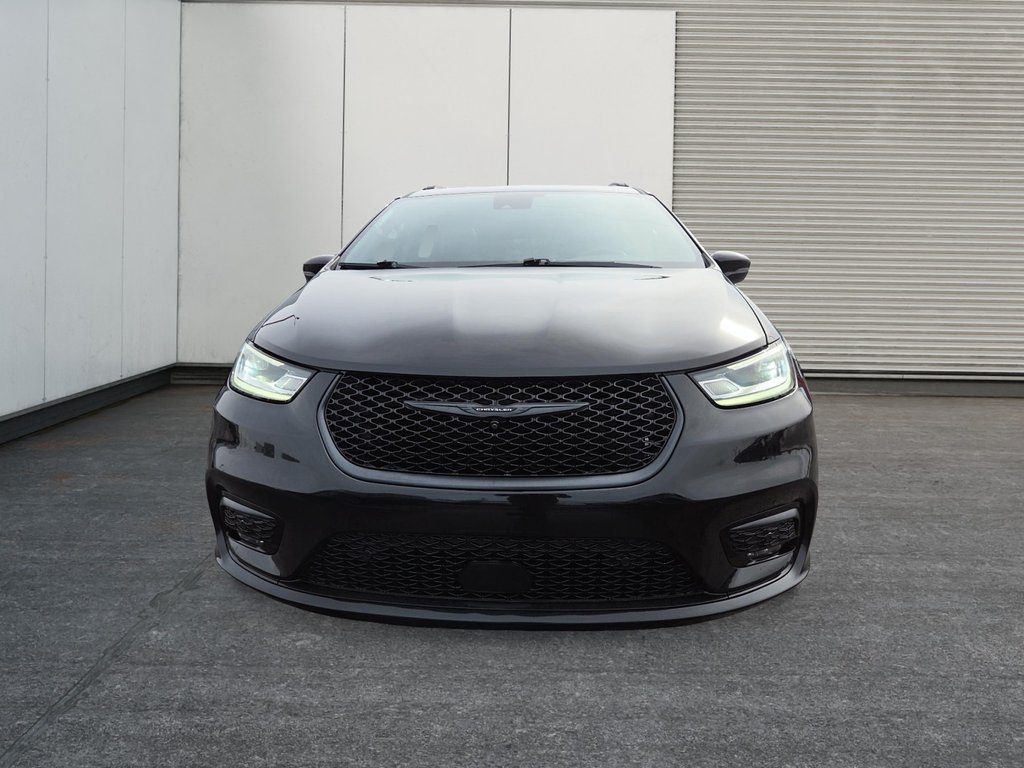 2022 Chrysler Pacifica Limited AWD Apparence S in St-Jean-Sur-Richelieu, Quebec - 2 - w1024h768px