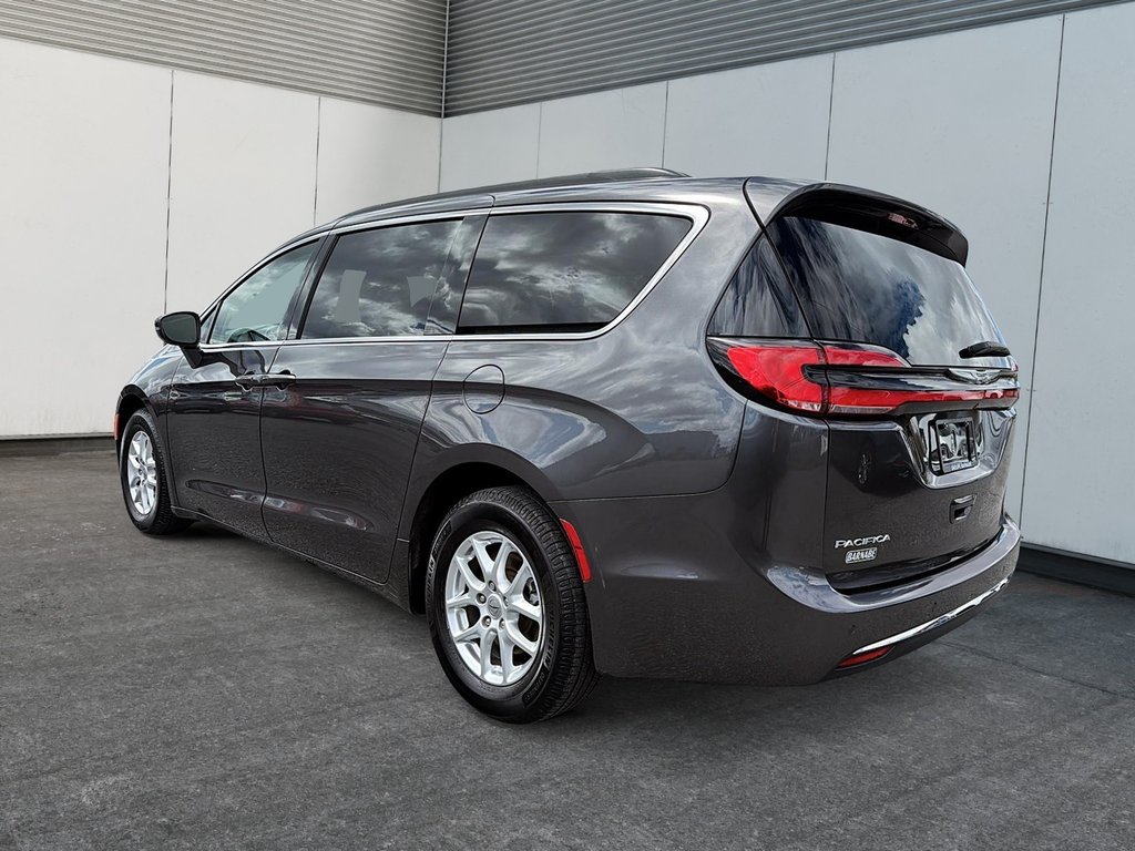 2022 Chrysler Pacifica Touring L in St-Jean-Sur-Richelieu, Quebec - 4 - w1024h768px