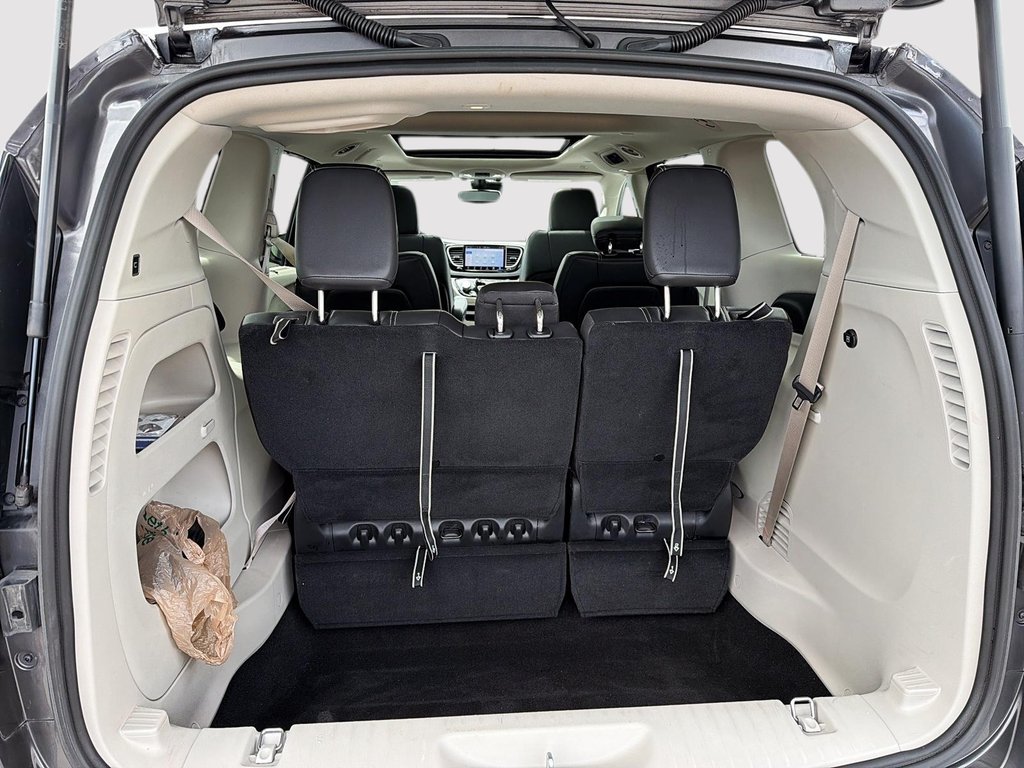 2022 Chrysler Pacifica Touring L in St-Jean-Sur-Richelieu, Quebec - 6 - w1024h768px