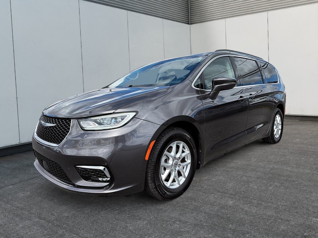2022 Chrysler Pacifica Touring L in St-Jean-Sur-Richelieu, Quebec - 1 - w1024h768px