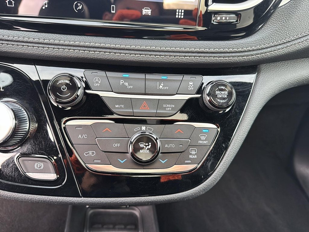 2024 Chrysler Pacifica Touring-L Apparence S in St-Jean-Sur-Richelieu, Quebec - 14 - w1024h768px