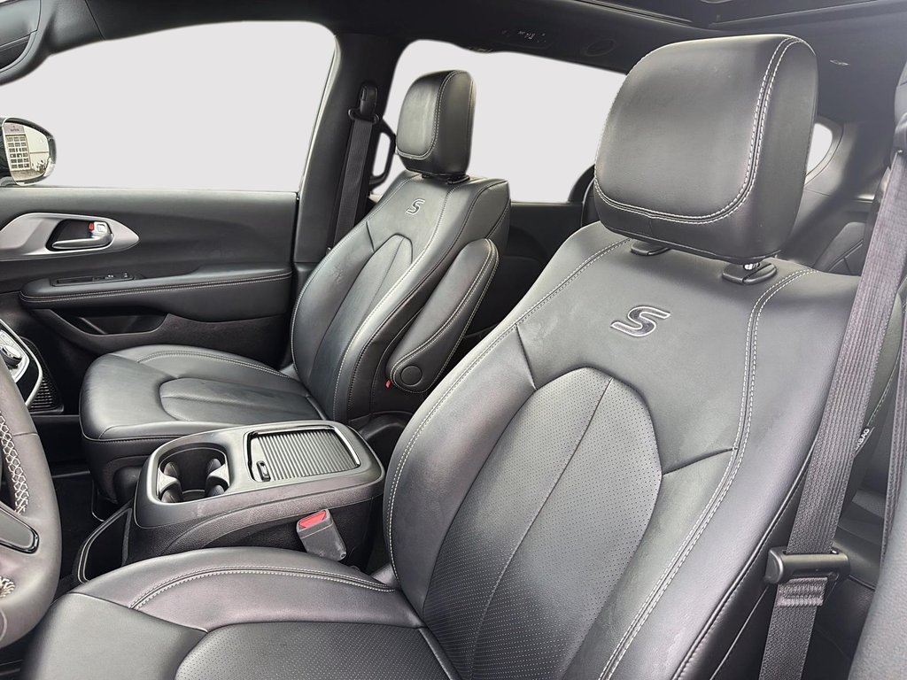 2024 Chrysler Pacifica Touring-L Apparence S in St-Jean-Sur-Richelieu, Quebec - 9 - w1024h768px
