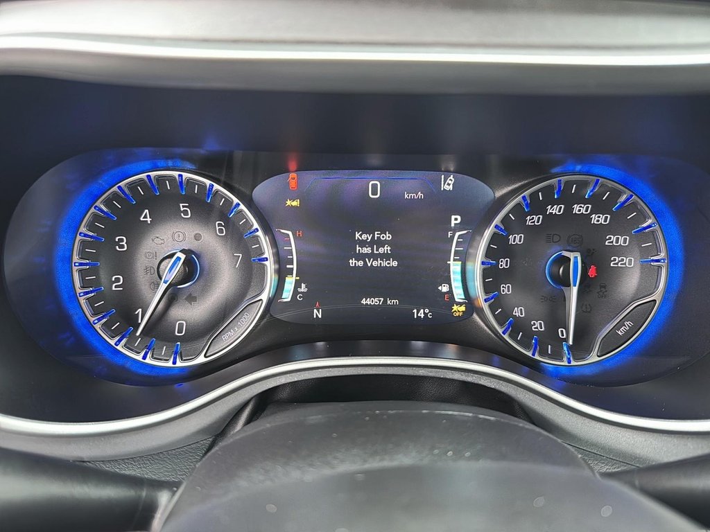 2024 Chrysler Pacifica Touring-L Apparence S in St-Jean-Sur-Richelieu, Quebec - 13 - w1024h768px