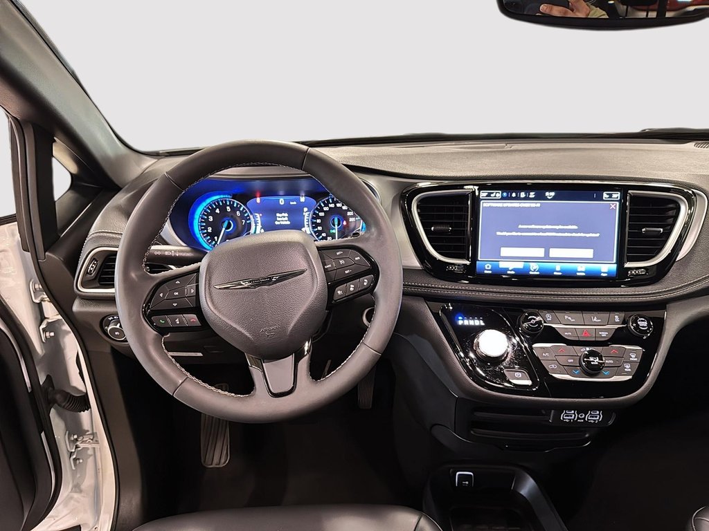 Chrysler Pacifica Touring-L Apparence S 2024 à St-Jean-Sur-Richelieu, Québec - 10 - w1024h768px