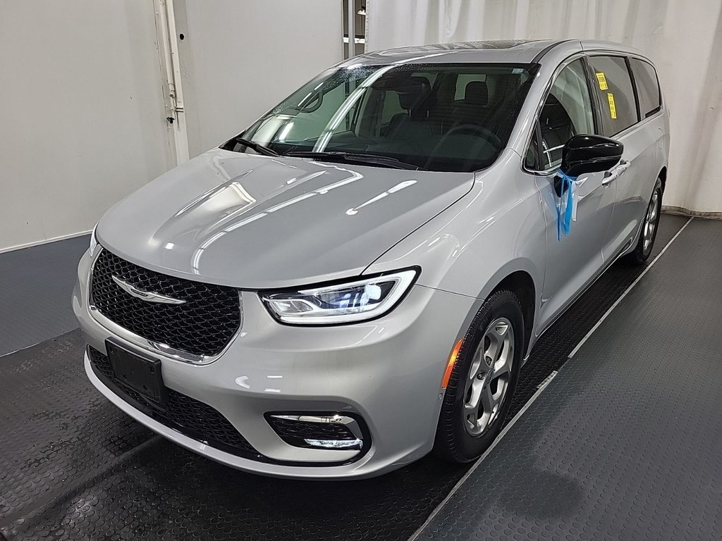 2024 Chrysler Pacifica Limited Ensemble DVD Divertissement in St-Jean-Sur-Richelieu, Quebec - 1 - w1024h768px