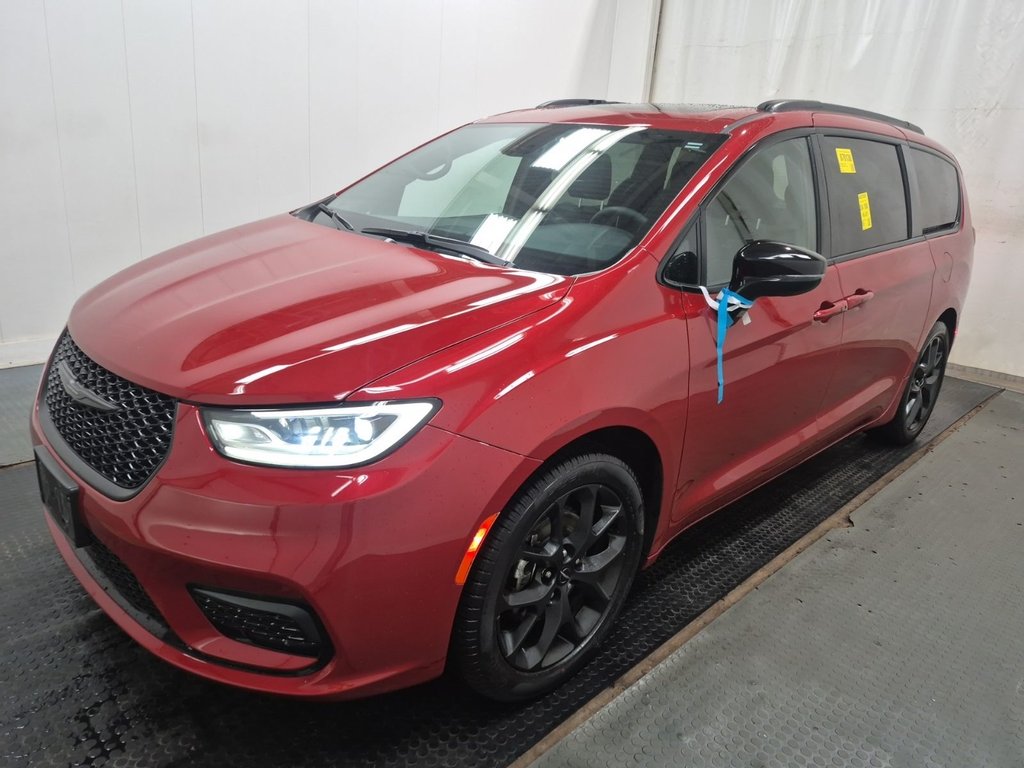 Chrysler Pacifica Limited S Apparence 2024 à St-Jean-Sur-Richelieu, Québec - 1 - w1024h768px