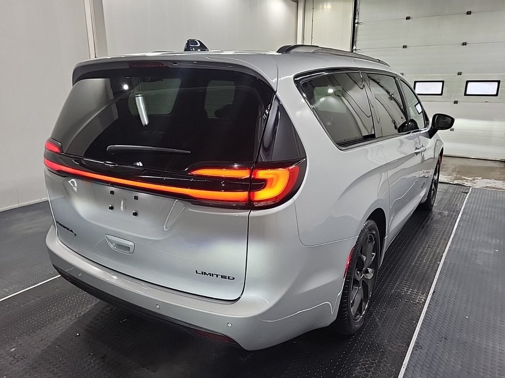2024 Chrysler Pacifica Limited S Apparence in St-Jean-Sur-Richelieu, Quebec - 3 - w1024h768px