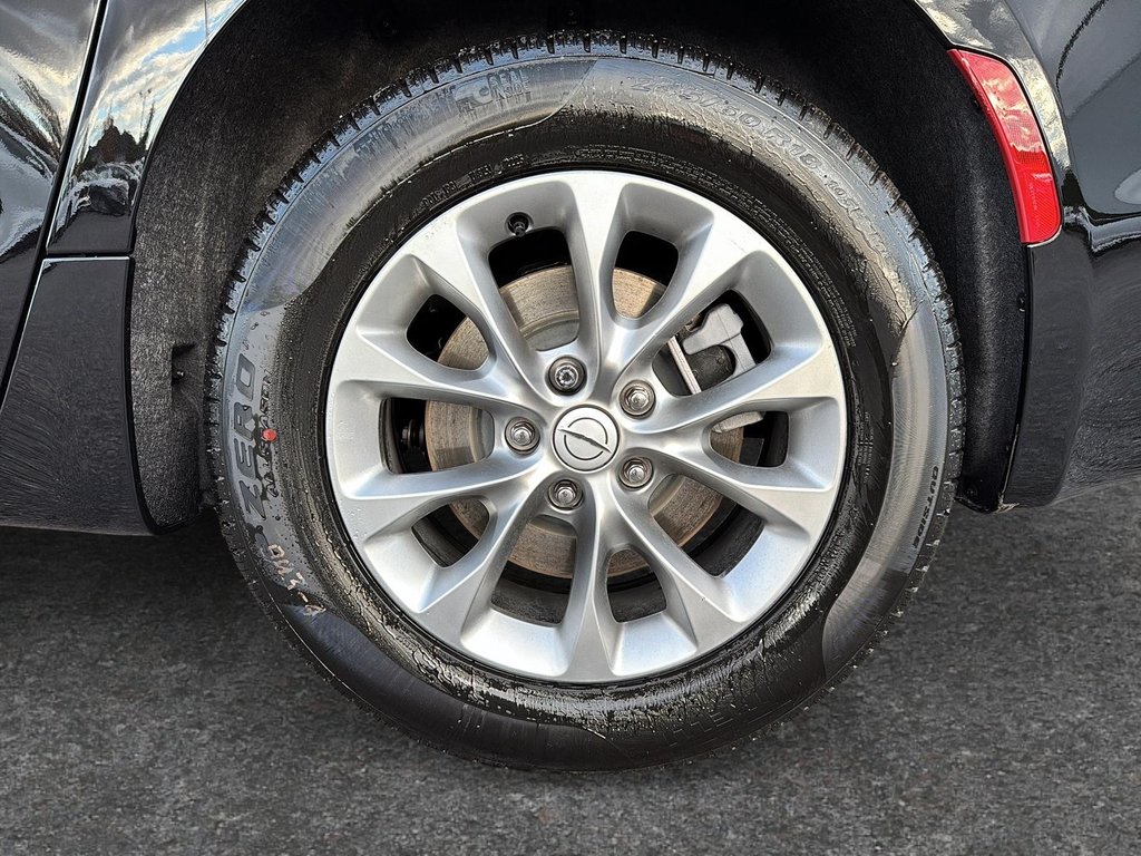 2026 Chrysler Pacifica SELECT AWD in Sherbrooke, Quebec - 7 - w1024h768px