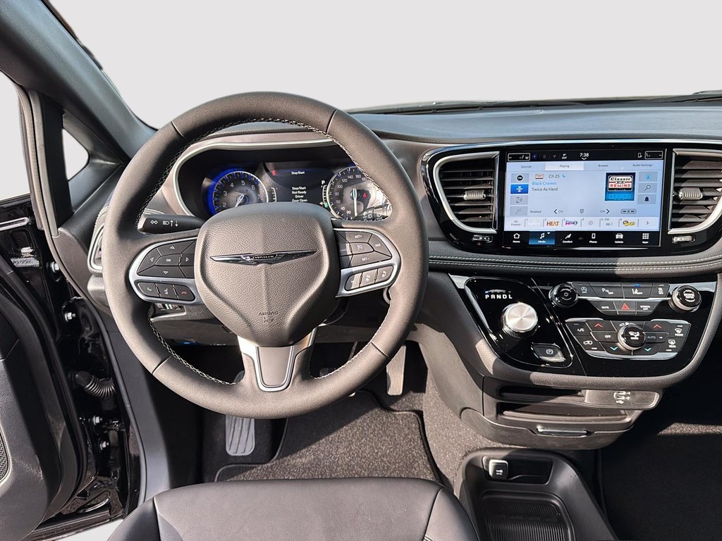 2026 Chrysler Pacifica SELECT in Sherbrooke, Quebec - 10 - w1024h768px