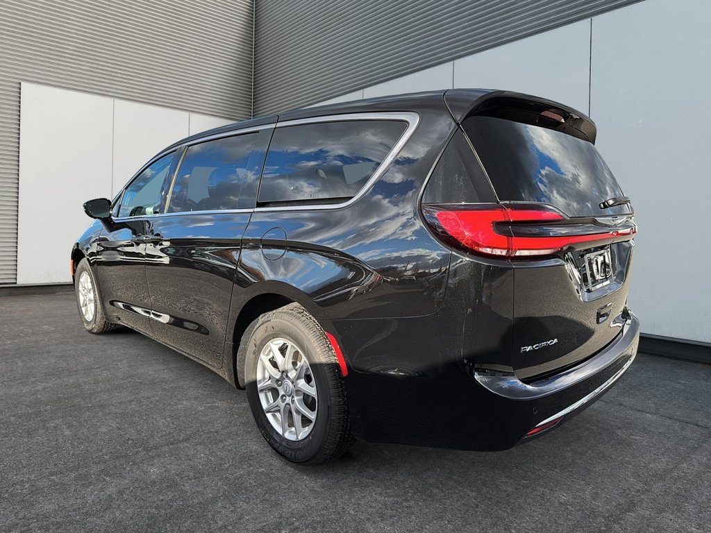 2026 Chrysler Pacifica SELECT in Sherbrooke, Quebec - 4 - w1024h768px