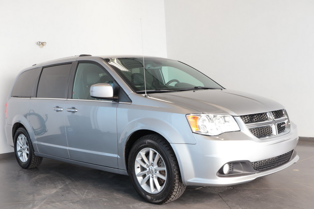 2020  Grand Caravan SXT Premium Plus | GPS | DVD | CUIR | STOW N GO | in Sherbrooke, Quebec - 4 - w1024h768px