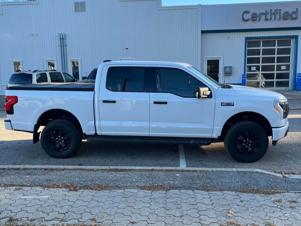 Ford F-150 Lightning XLT SuperCrew 4x4 Navigation 2025 à St-Jean-Sur-Richelieu, Québec - 2 - w1024h768px