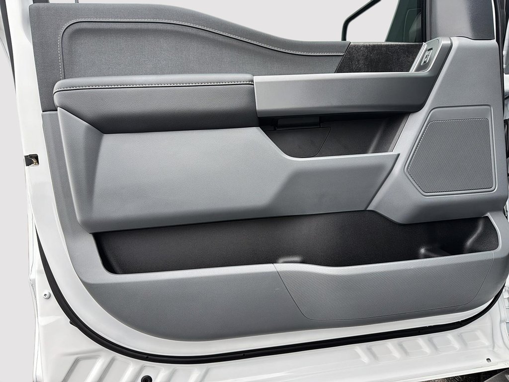 Ford F-150 Lightning XLT SuperCrew 4x4 Navigation 2025 à St-Jean-Sur-Richelieu, Québec - 11 - w1024h768px