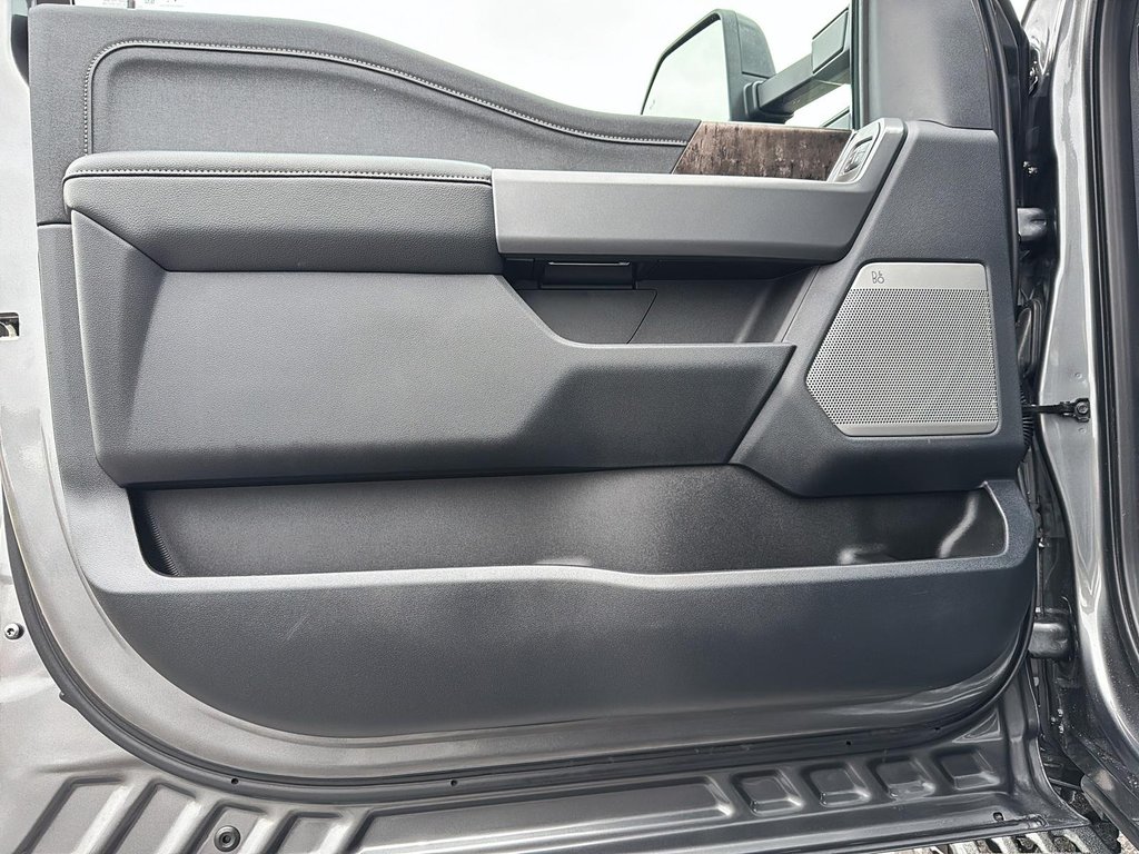 2024 Ford Super Duty F-250 SRW LARIAT TREMOR 7.3L V8 4X4 in St-Jean-Sur-Richelieu, Quebec - 11 - w1024h768px