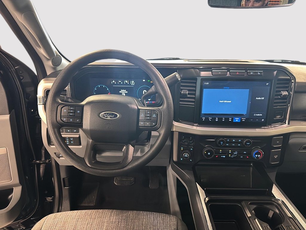 2024 Ford Super Duty F-250 SRW XLT PREMIUM + TREMOR OFF-ROAD PACKAGE in St-Jean-Sur-Richelieu, Quebec - 10 - w1024h768px