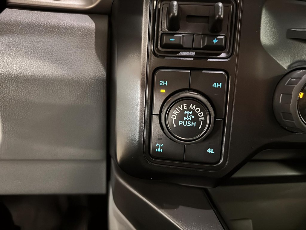 2024 Ford Super Duty F-250 SRW XLT PREMIUM + TREMOR OFF-ROAD PACKAGE in St-Jean-Sur-Richelieu, Quebec - 16 - w1024h768px