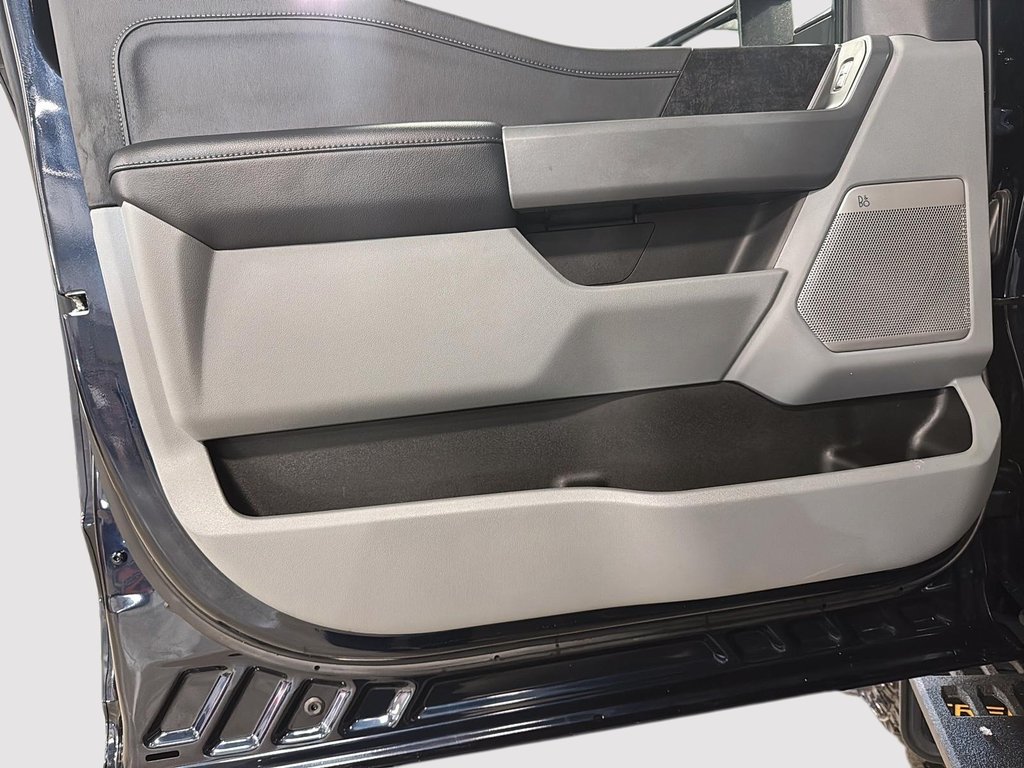 2024 Ford Super Duty F-250 SRW XLT PREMIUM + TREMOR OFF-ROAD PACKAGE in St-Jean-Sur-Richelieu, Quebec - 11 - w1024h768px