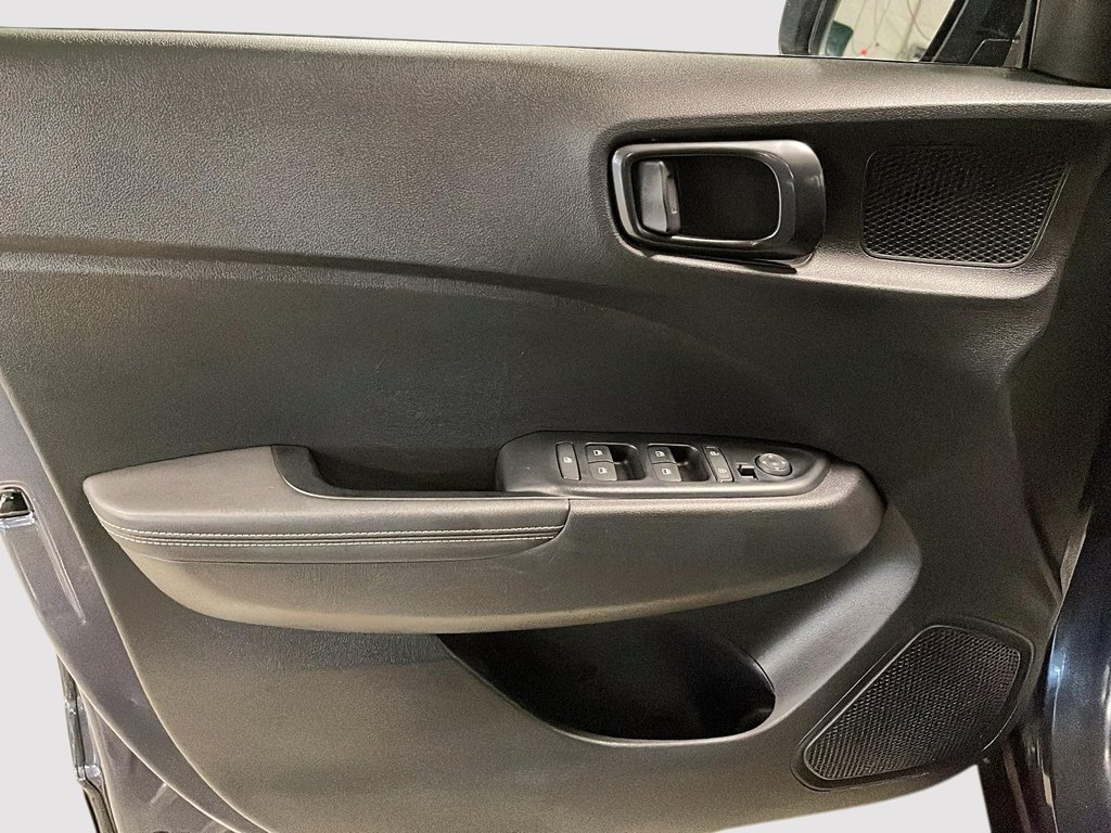 2020 Hyundai Venue Ultimate w/Black Interior in St-Jean-Sur-Richelieu, Quebec - 11 - w1024h768px