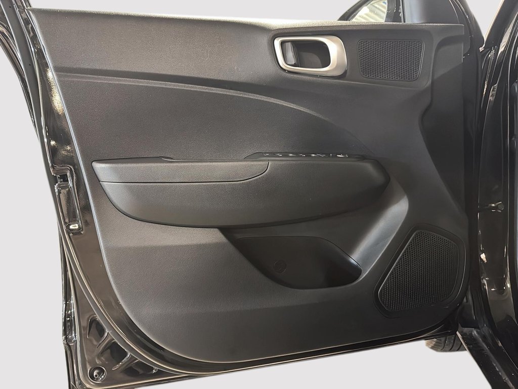 2023 Hyundai Venue Preferred Automatique in St-Jean-Sur-Richelieu, Quebec - 11 - w1024h768px