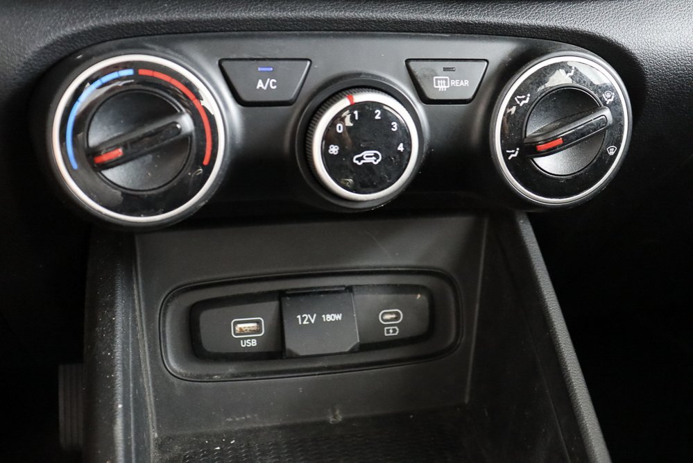 Hyundai Venue Preferred Automatique 2023 à St-Jean-Sur-Richelieu, Québec - 16 - w1024h768px